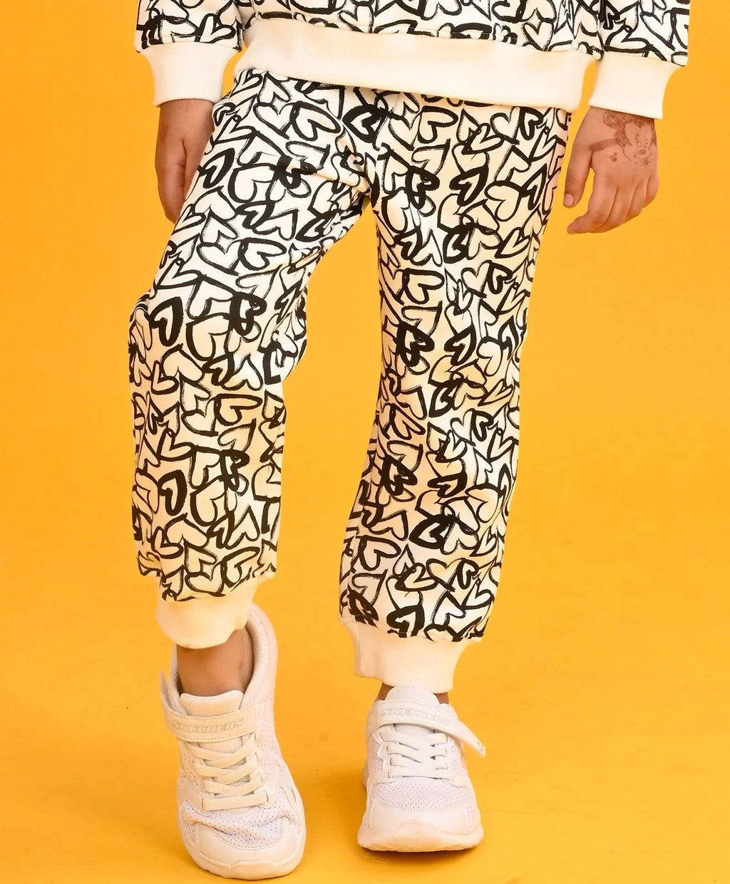 BLACK HEART FLEECE GIRLS JOGGER-WHITE