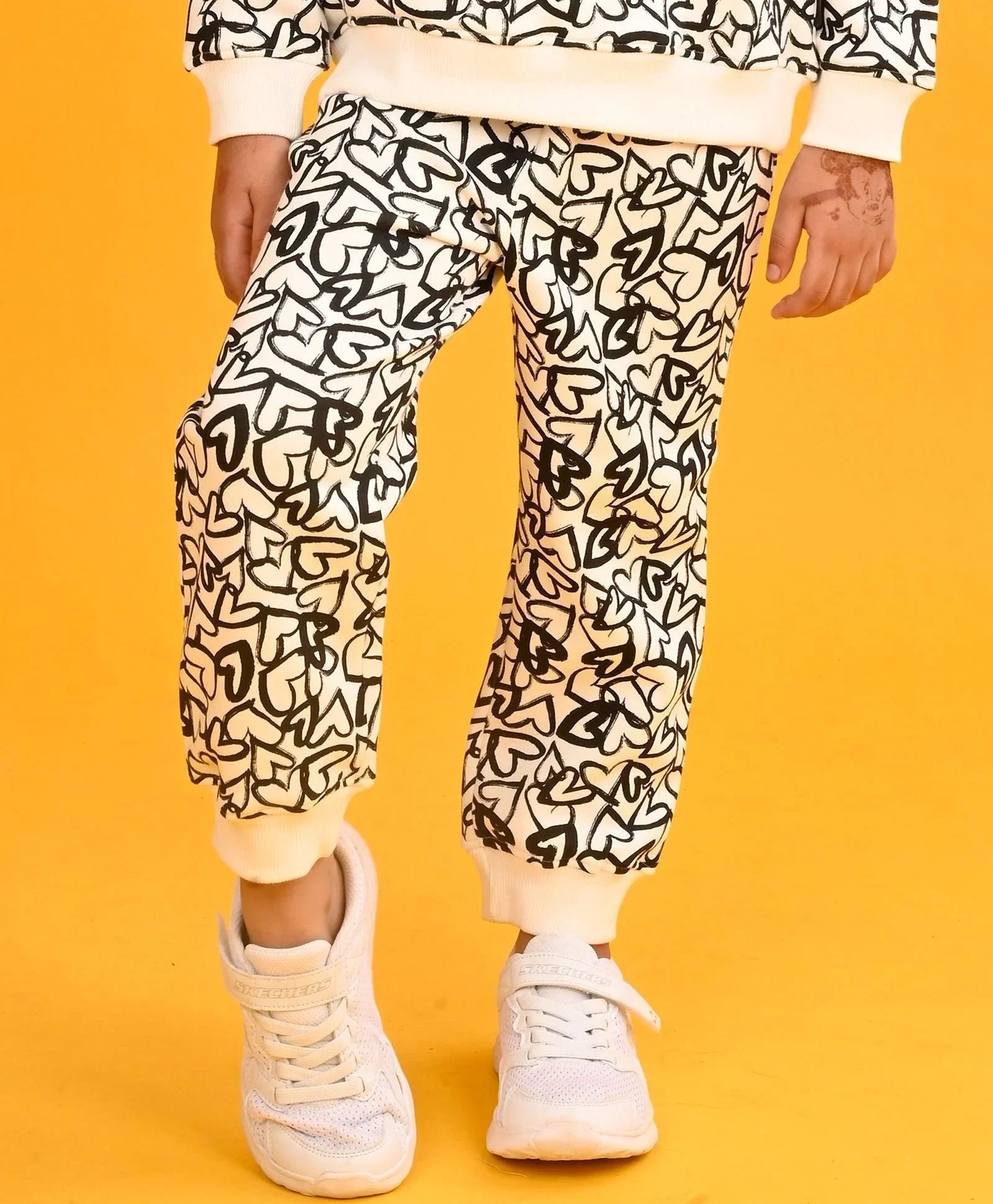 BLACK HEART FLEECE GIRLS JOGGER-WHITE