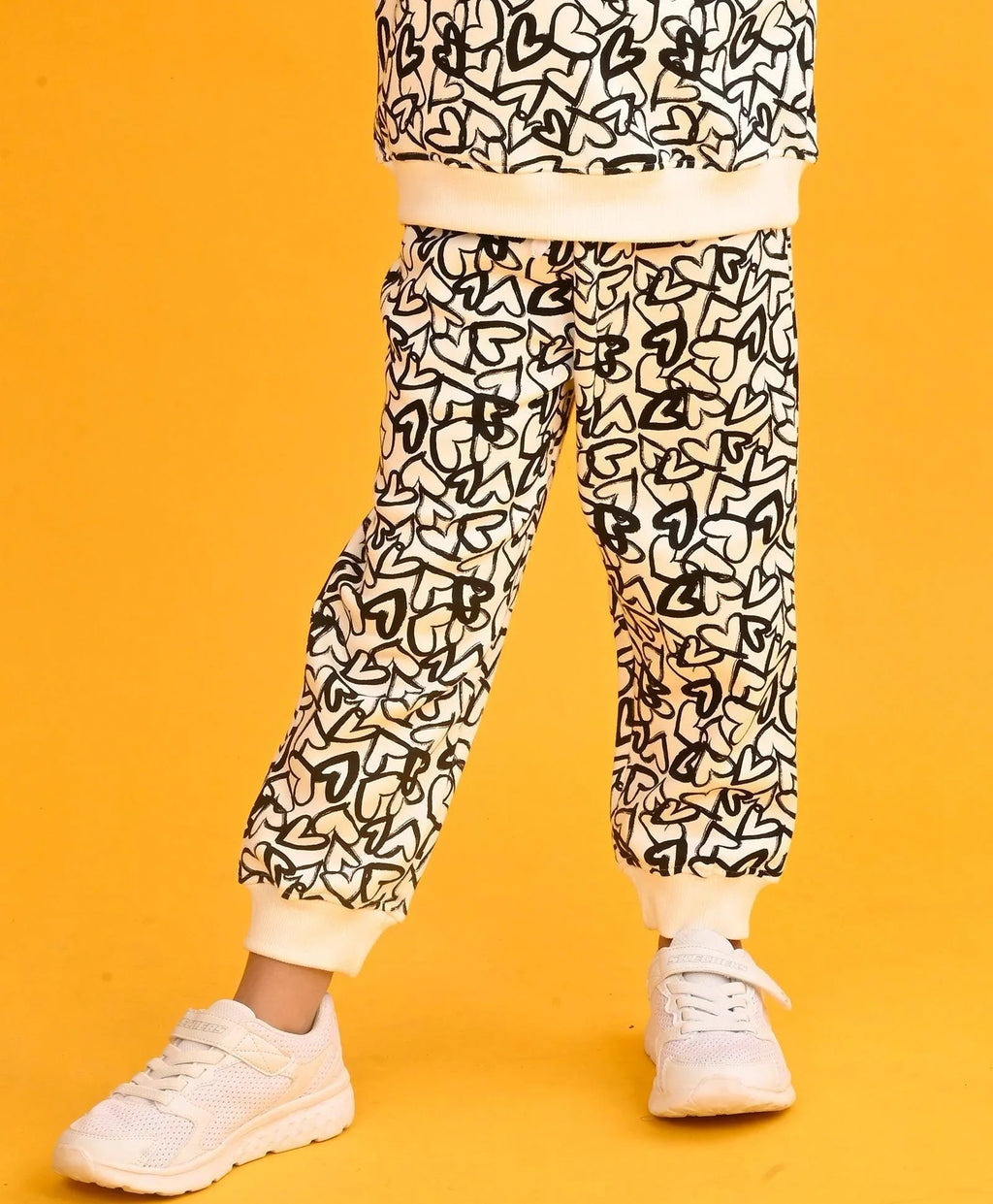 BLACK HEART FLEECE GIRLS JOGGER-WHITE