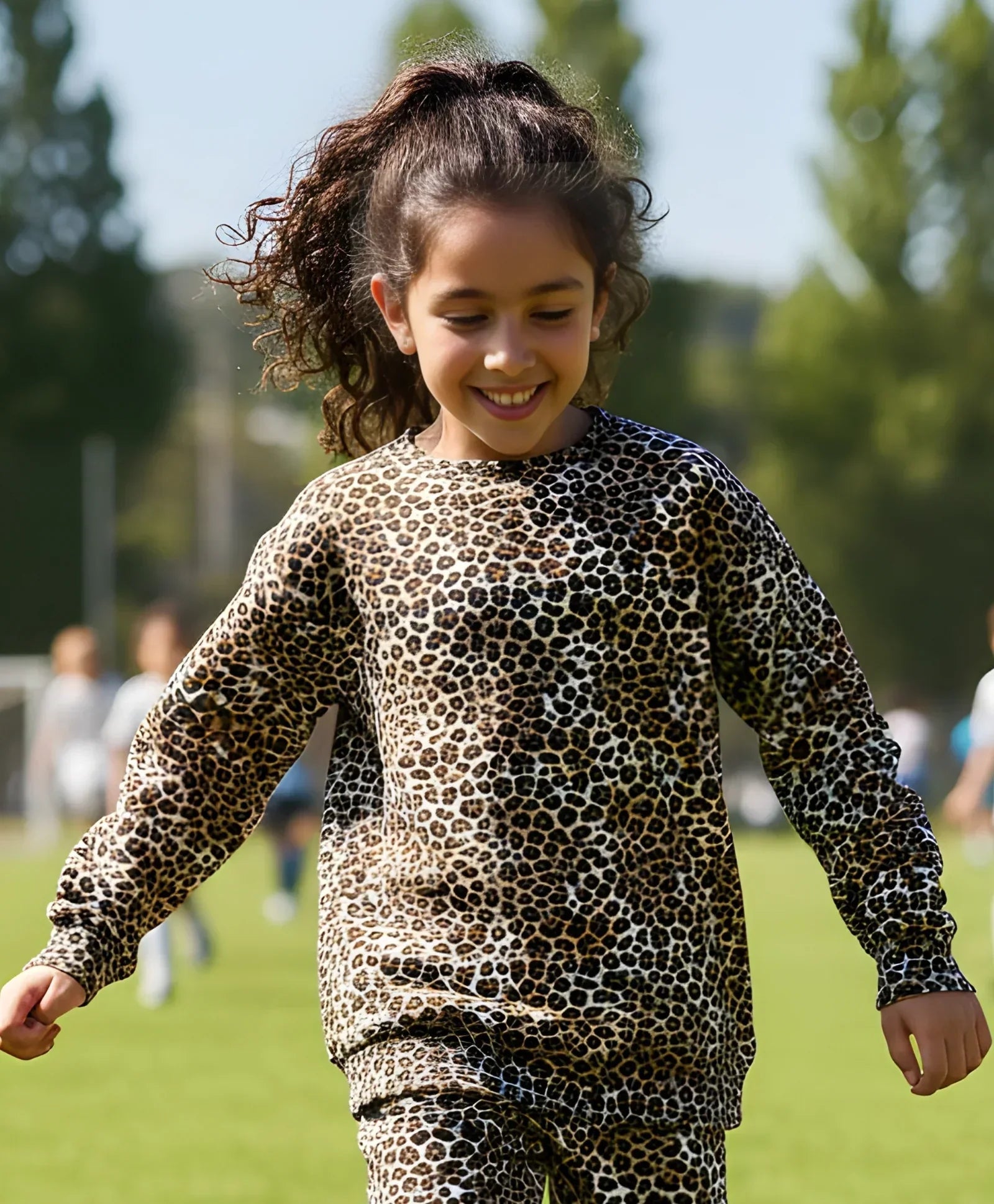 LEOPARD GIRLS FLEECE SWEATSHIRT - BROWN