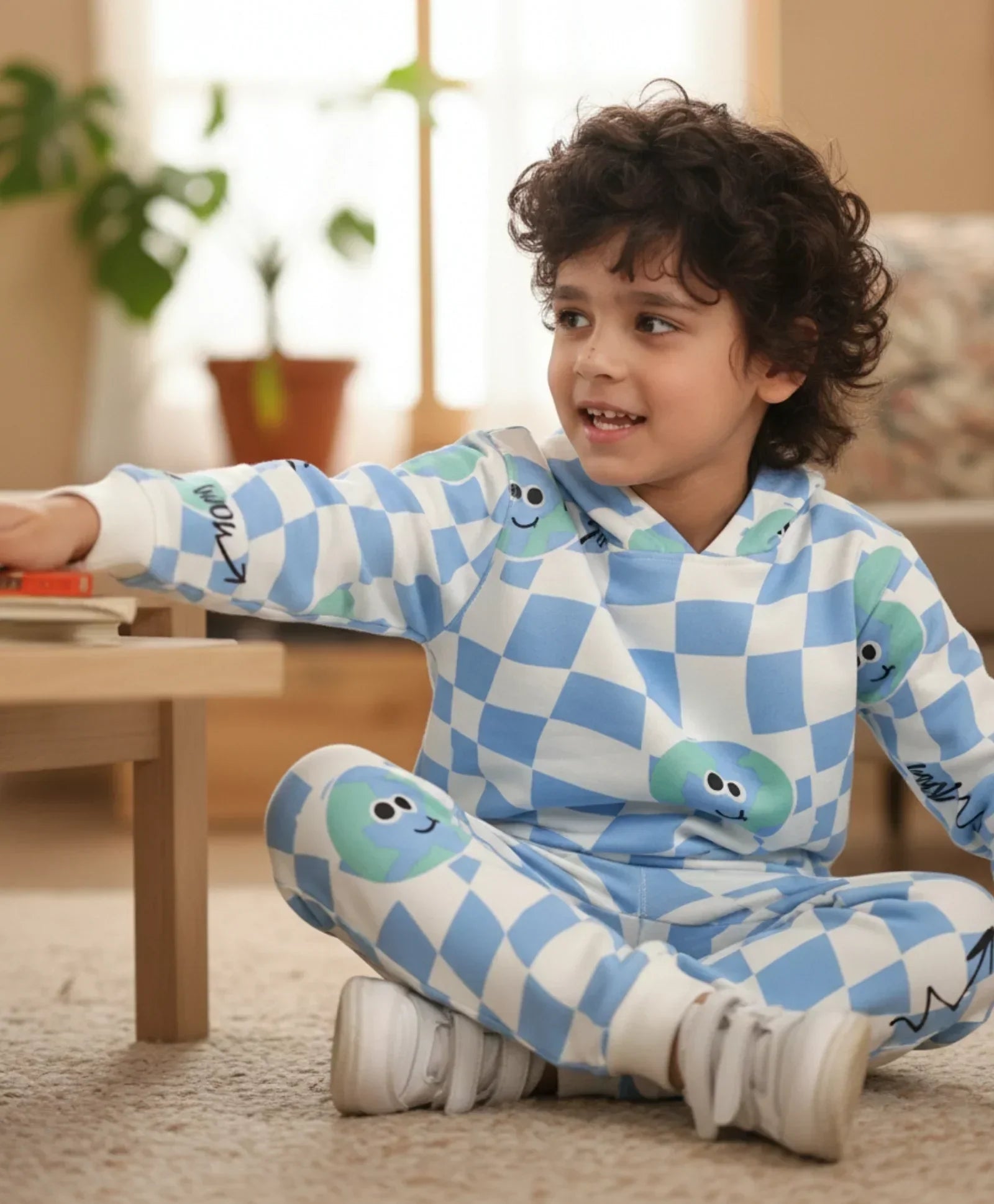 GLOBE CHECK FLEECE BOYS HOODIE JOGGER SET - OFF WHITE