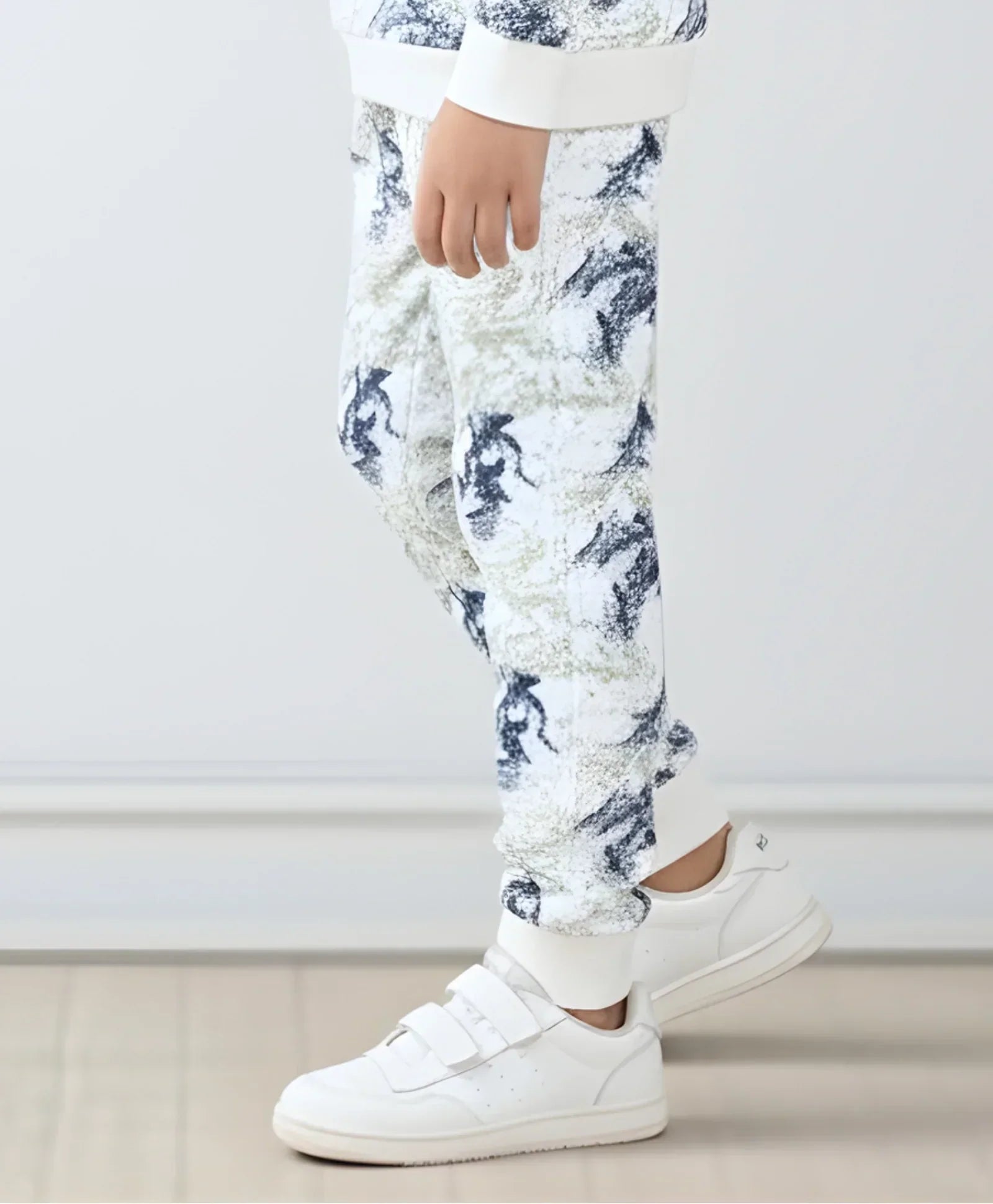 BLACK BLUE LIGHTNING FLEECE BOYS JOGGER - BLUE