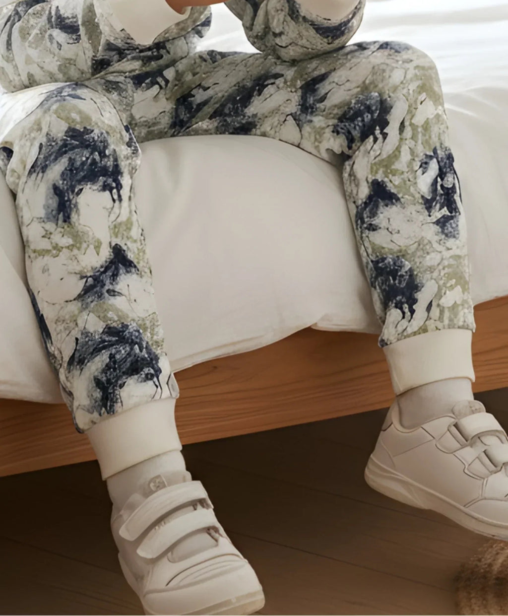 BLACK BLUE LIGHTNING FLEECE BOYS JOGGER - BLUE