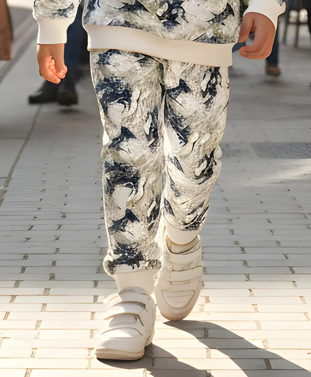 BLACK BLUE LIGHTNING FLEECE BOYS JOGGER - BLUE