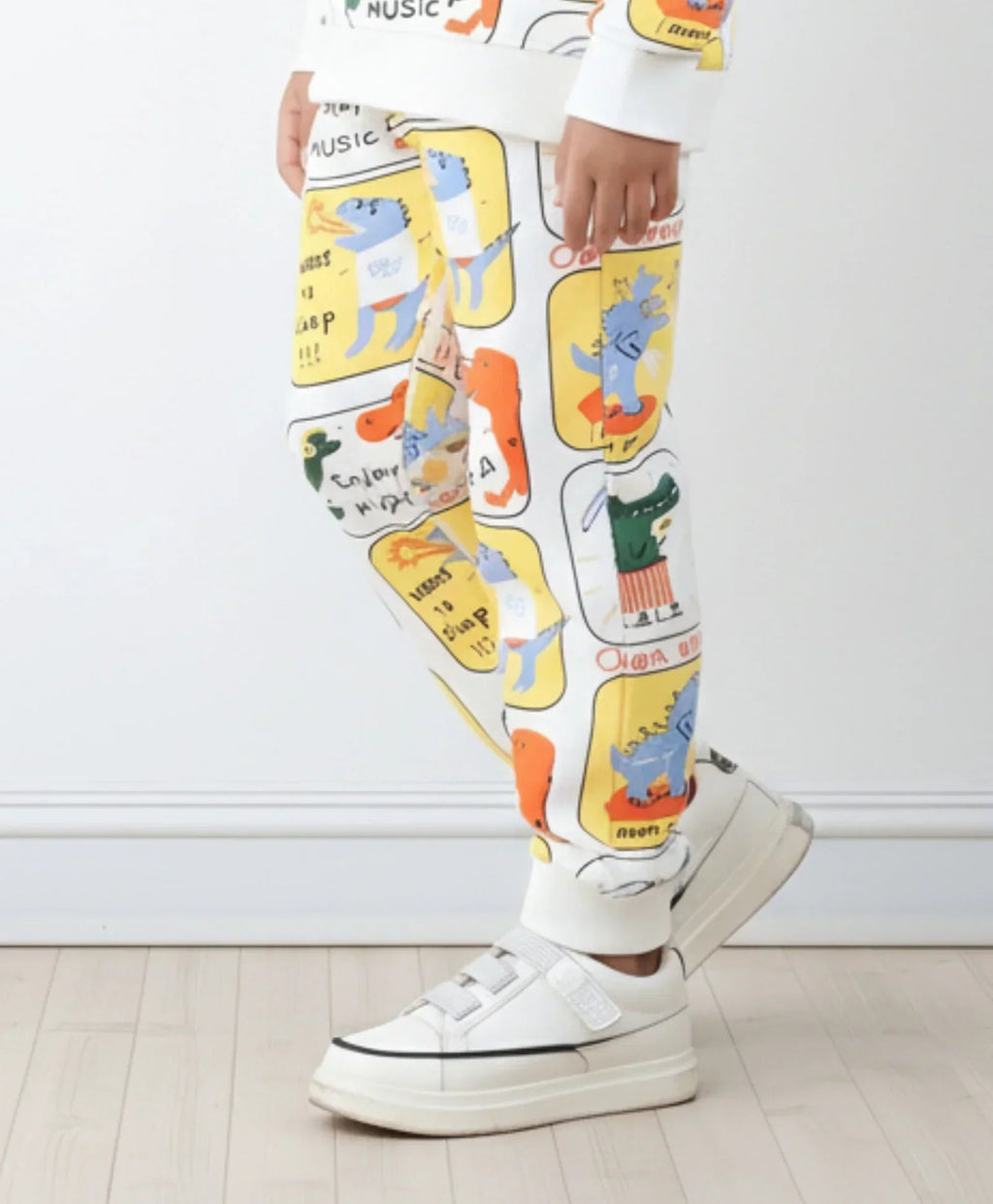 DINOSAUR STAMP FLEECE BOYS JOGGER  - OFF WHITE