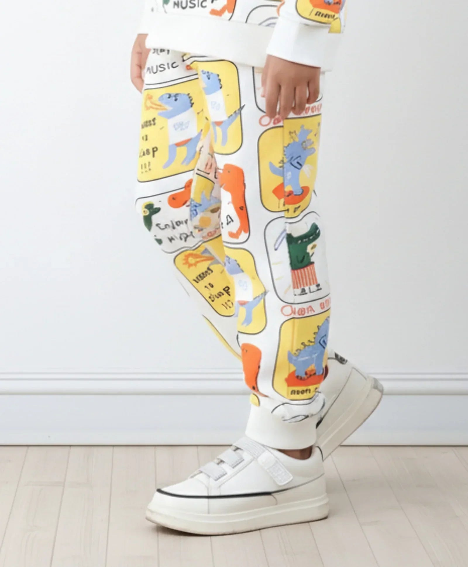 DINOSAUR STAMP FLEECE BOYS JOGGER  - OFF WHITE
