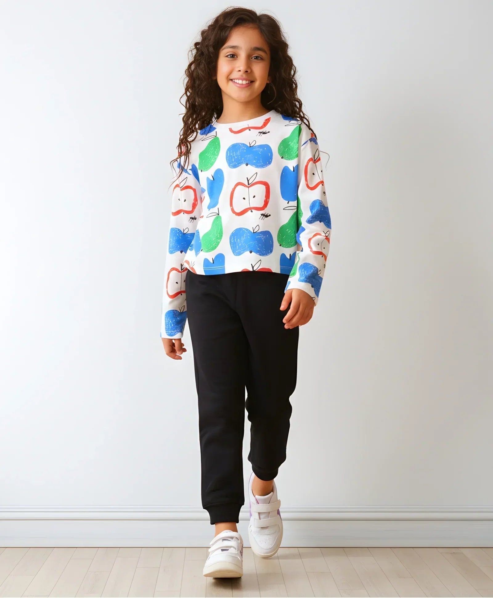 APPLE PEAR LONG SLEEVE GRILS T-SHIRT BLACK FLEECE JOGGER SET - WHITE/BLACK
