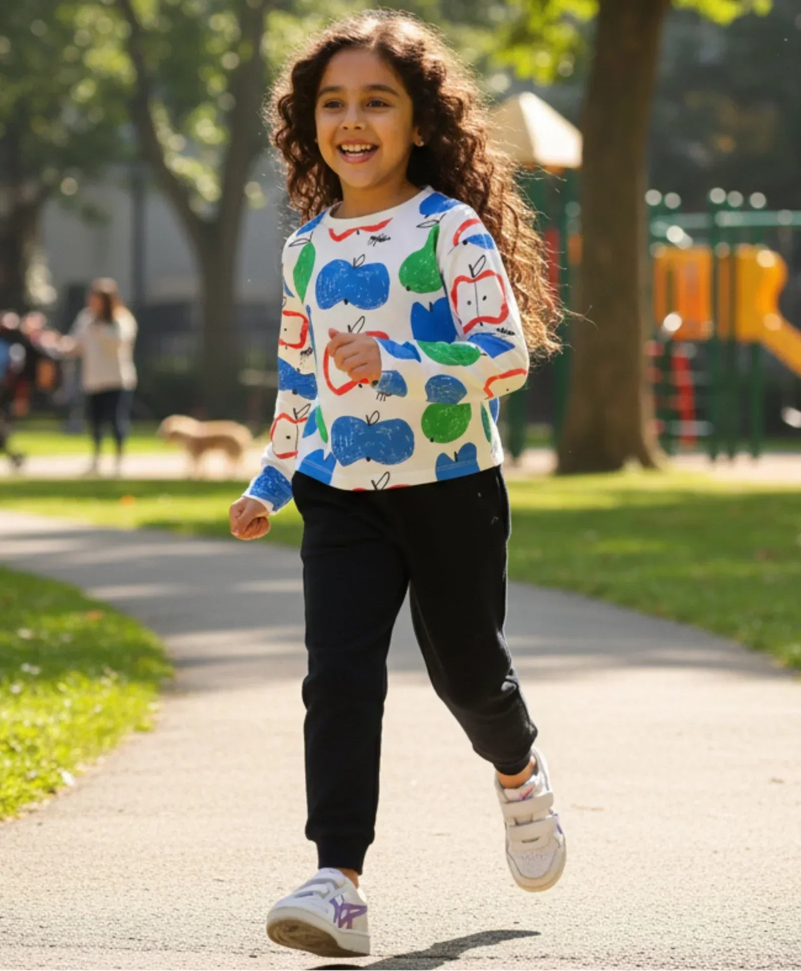 APPLE PEAR LONG SLEEVE GRILS T-SHIRT BLACK FLEECE JOGGER SET - WHITE/BLACK