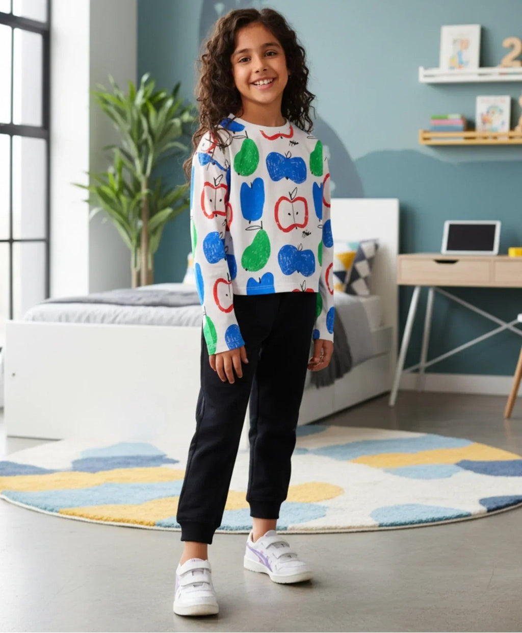 APPLE PEAR LONG SLEEVE GRILS T-SHIRT BLACK FLEECE JOGGER SET - WHITE/BLACK