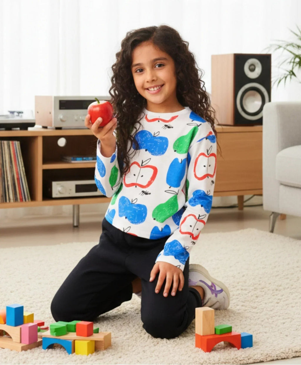 APPLE PEAR LONG SLEEVE GRILS T-SHIRT BLACK FLEECE JOGGER SET - WHITE/BLACK